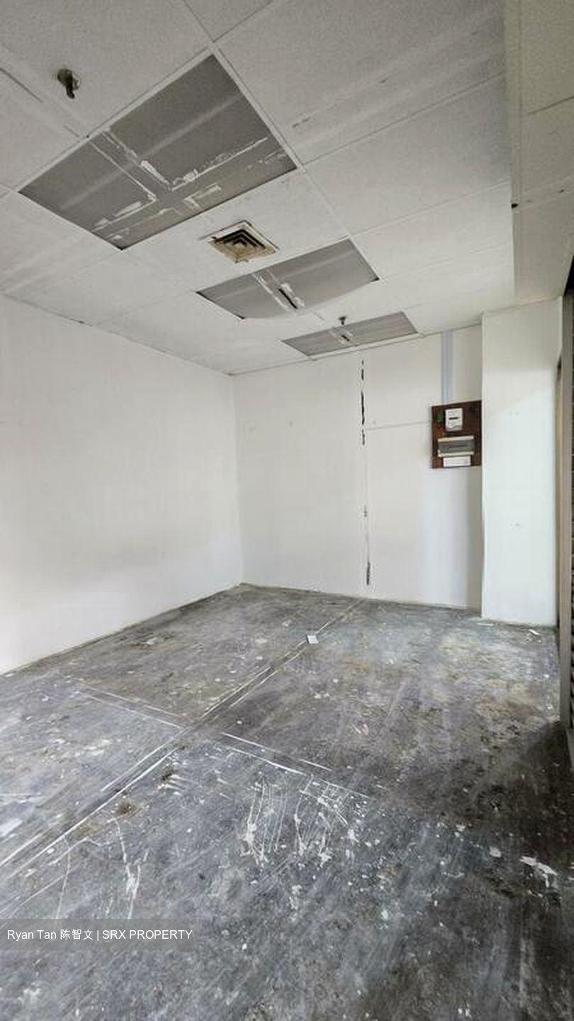 Upper Serangoon Shopping Centre (D19), Shop House #586011491